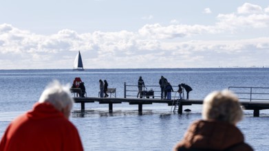 Beach scene on the south beach in sunny autumn weather, Fehmarn island, 18.10.2025, Fehmarn,