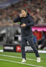 Coach Niko Kovac Borussia Dortmund BVB on the sidelines gesture gesture TV camera, German Classico,