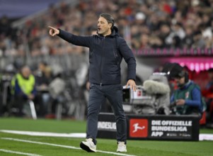 Coach Niko Kovac Borussia Dortmund BVB on the sidelines gesture gesture TV camera, German Classico,