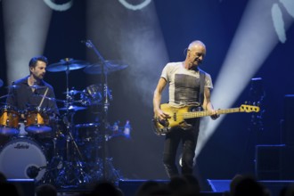 Chris Maas (drummer), Sting (guitarist, real name: Gordon Matthew Thomas Sumner, CBE) live on Sting