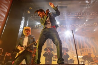 Stefan Bühler (Russ T. Rocket), guitarist, and Alec Völkel (Boss Burns), singer of the band The