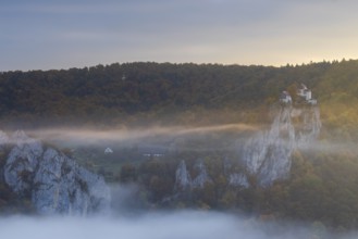 View from the Knopfmacherfelsen to Bronnen Castle, limestone rock, rock face, mixed forest, autumn