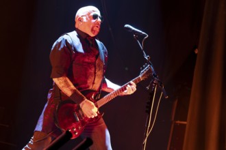 Carl Fornia, guitarist, Mono Inc., dark rock band, D, live on Live 2025 Tour at the Columbiahalle