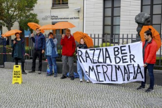 The New Generation symbolically organises a house search at the Family Business and Politics