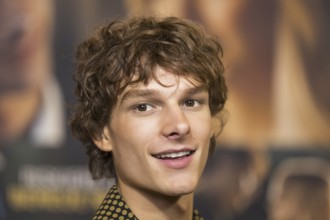 Mason Thames on the red carpet for the special screening of All das Ungesagte zwischen uns -