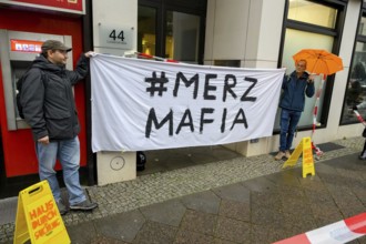 The New Generation symbolically organises a house search at the Economic Council of the CDU, a