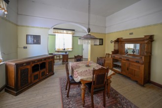 Former residential house, interior, Kolmanskop, restricted diamond area, near Lüderitz, Karas