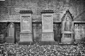 Gravestones, grave, graves, Hoppenlauf cemetery, oldest preserved cemetery in Stuttgart, autumn