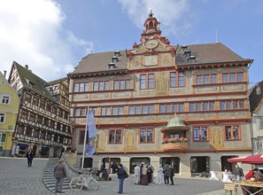 Renaissance town hall with gable and pulpit, Neptune fountain, market stall and pedestrians, Am