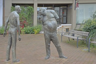 Sculpture Confrontation by Karl-Henning Seemann 1979, two bronze sculptures, modern art, male