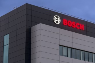 Building with prominent Bosch lettering and windows, architecturally modern, Waiblingen,