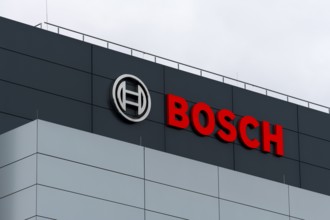 Modern, flat building with Bosch logo and cloudy sky in the background, Waiblingen,