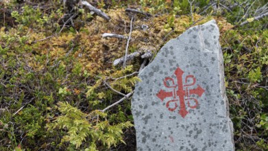 Slate plaque with Olav's Cross waymarking for pilgrims, Olav's Way or Olavsleden, old Kongevegen or