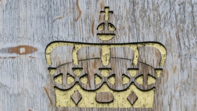 Golden crown carved in wood, Leina Bru wooden bridge, Kongevegen or King's Path over Dovrefjell,
