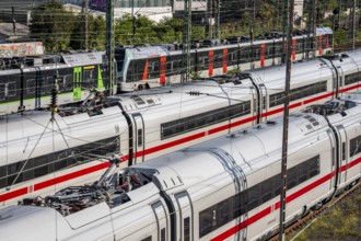ICE trains on the railway line, VIAS regional train, north of Düsseldorf main station, North