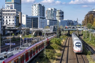 Wehrhahn railway station, railway line in Düsseldorf, along Toulouser Allee, residential area,