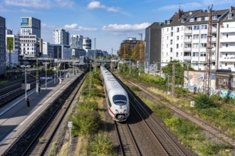 Wehrhahn railway station, railway line in Düsseldorf, along Toulouser Allee, residential area,