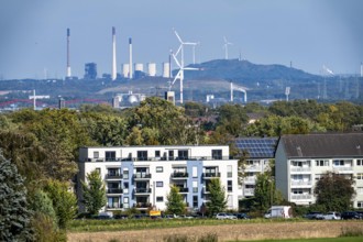 View over the western Ruhr area, from Essen-Haarzopf, housing estate with large photovoltaic