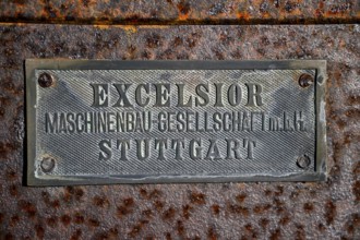 Schild Excelsior an einem alten Wassertank, Maschinenbaugesellschaft aus Stuttgart, Grillenthal,