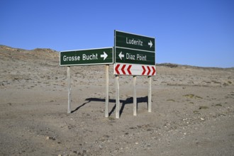 Straßenschild nahe dem Diaz Point oder Dias Point, Lüderitz-Halbinsel, Region Karas, Namibia