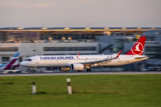 Turkish Airlines Airbus A321neo, beim Start auf dem Flughaben Düsseldorf, DUS, Nordrhein-Westfalen,