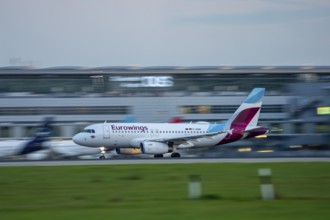 Eurowings Airbus A319-100, beim Start auf dem Flughaben Düsseldorf, DUS, Nordrhein-Westfalen,