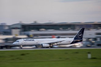 Lufthansa Airbus A32, beim Start auf dem Flughaben Düsseldorf, DUS, Nordrhein-Westfalen,