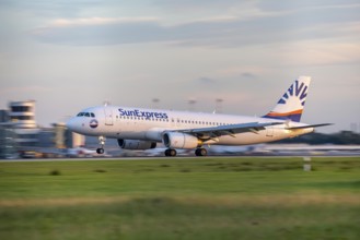 Sunexpress Boeing 737-800, landing at Düsseldorf Airport, North Rhine-Westphalia, Germany