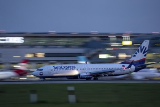 Sunexpress Boeing 737, landing at Düsseldorf Airport, North Rhine-Westphalia, Germany