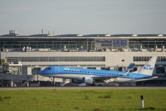 KLM City Hopper, Embraer E190STD, lands at Düsseldorf Airport, North Rhine-Westphalia, Germany