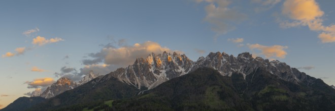 Panoramic view of the local mountains of San Candido in the evening light, Haunold, Birkenkofel,