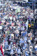 Participants of the NGOs on the Reichstagsufer at the demonstration on climate protection organised