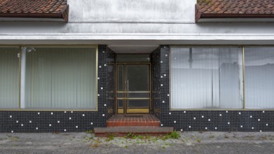 View of the entrance to a vacant shop in the style of the seventies, Wietzen, Nienburg, Lower