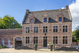 Restaurant De Eenhoorn, 16th century house in the picturesque village centre of Bazel near