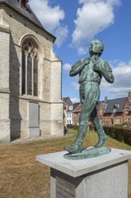 Statue Anzie Seppe, chiro boy in front of the Sint-Petruskerk, Saint Peter's Church in the village