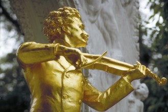 Johann Strauss monument in Vienna City Park, Vienna, Austria