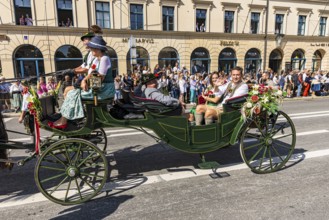 Festive carriage of the Bavarian Minister of Justice Georg Eisenreich with his woman, procession of