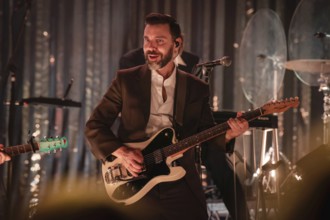 Tom Renaud, guitarist of Lord Huron live at the Tempodrom in Berlin on 08/09/2025
