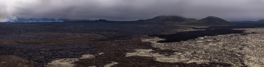 Lava, lava field, mountains, ash cloud, volcanic eruption, panorama, Sundhnúkur crater chain, July
