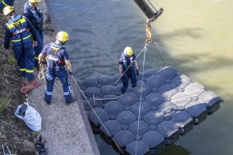 Construction of a floating platform with the jet-float system, this can be used as a work platform,