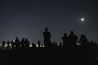 Visitors photograph the lunar eclipse from Drachenberg on 07/09/2025
