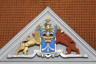 Gable with coat of arms of Swedish Pomerania on the Commandantenhus, Alter Markt 14, north side,