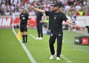 Coach Sebastian Hoeneß VfB Stuttgart on the sidelines Gesture Gesture Bundesliga, MHPArena, MHP