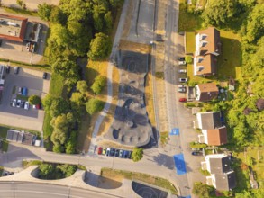 Top view of a pump track with surrounding buildings and green surroundings, pump track, Nagold,