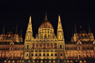 Majestic hungarian parliament building glowing at night, showcasing its stunning architecture and