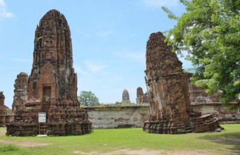 Exploring the historical wat phra sri sanphet in ayutthaya, thailand, highlighting the ancient