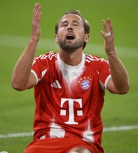 Harry Kane FC Bayern Muenchen FCB (09) Disappointment disappointed after missed goal chance Gesture