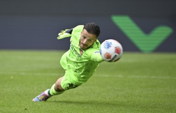 Parade Brilliant save Goalkeeper Diant Ramaj 1. FC Heidenheim 1846 FCH (41) Action Voith-Arena,
