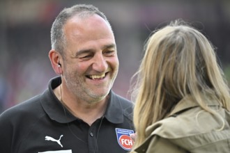 Coach Frank Schmidt 1. FC Heidenheim 1846 FCH in an interview smiles Voith-Arena, Heidenheim,