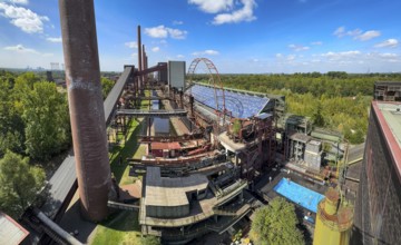 The Zollverein coking plant, on the right the works swimming pool, always in operation during the